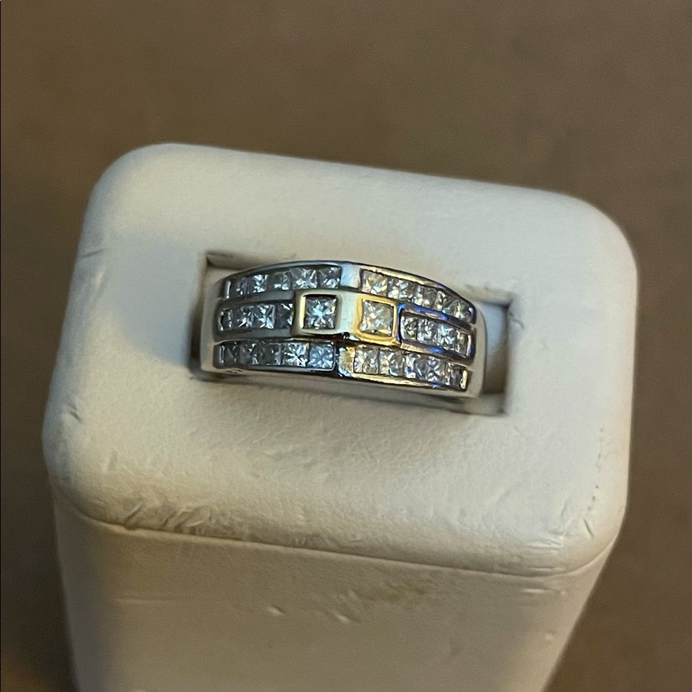 PRINCESS CUT DIAMOND BAND 1 ctw